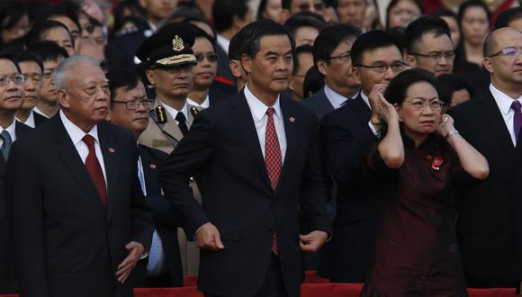 Ultimátum expira en Hong Kong y gobernador se niega a dimitir