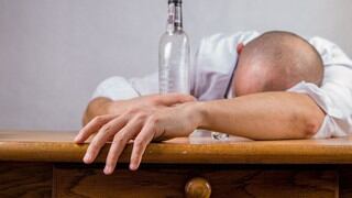 Año Nuevo 2020: ¿cuántas horas puede durar la resaca y qué bebidas alcohólicas la ocasionan?