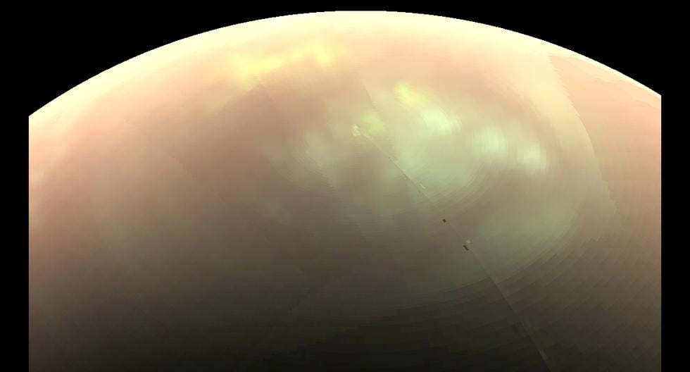 *Titán* es el único cuerpo planetario en el Sistema Solar, aparte de la Tierra, que se sabe tiene líquido estable en su superficie. (Foto: NASA)