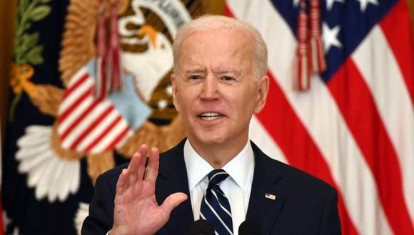 El presidente de Estados Unidos, Joe Biden, responde una pregunta durante su primera conferencia de prensa en el Salón Este de la Casa Blanca en Washington, DC. (Foto: AFP / Jim WATSON).