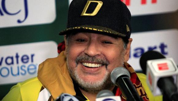 Diego Maradona seguirá en Dorados de Sinaloa, confirmó abogado del estratega argentino. (Foto: AFP)