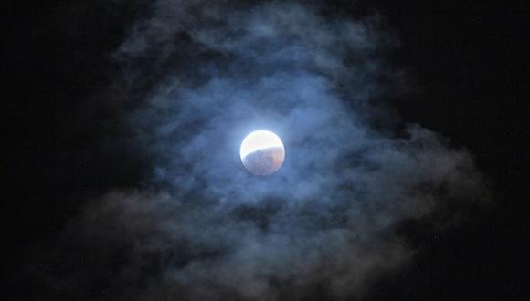 La Superluna de sangre de enero de 2019 vista de Barstow (California, Estados Unidos) (Foto: AFP)