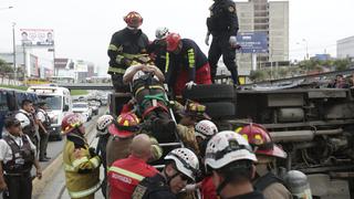 Vía Expresa: así fue el rescate de heridos por camión de caudales volcado