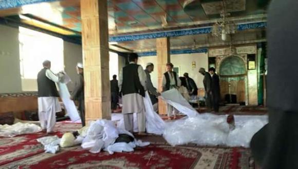 Afganistán: Terroristas vestidos de mujer asesinaron a 30 personas en mezquita. (Foto: Twitter)
