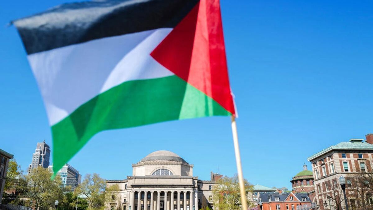 A Palestinian flag is seen around the protest camp on the campus of Columbia University in New York.  (Photo: EFE)