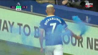 Locura total: Richarlison celebra con una bengala el gol de Everton para seguir luchando por la permanencia | VIDEO