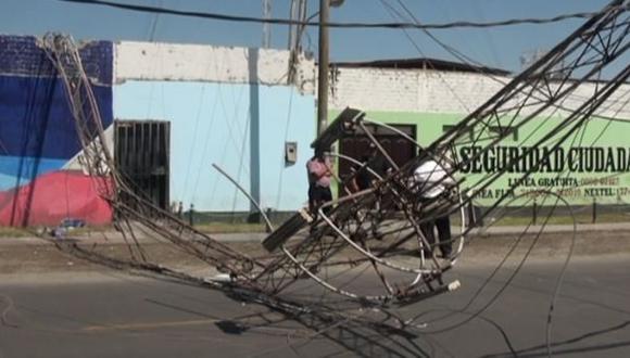 Áncash: antena cae y destroza techo de casa en Nuevo Chimbote