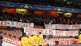 Hinchas de Bayern en singular protesta por precios de entradas