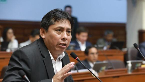Comisión de Ética del Congreso aprueba denunciar de oficio al legislador Paul Gutiérrez.