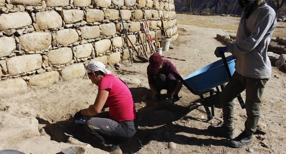 Equipo arqueológico trabajando en la zona de Tumshukayko. (Foto: Proyecto PIARTE “Origen de la Arquitectura Temprana en los Andes” / Misión A. Raimondi).