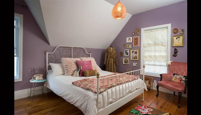 Esta habitación se inspira en la genial Margot Tenenbaum, personaje de ficción de la película The Royal Tenenbaums (Gwyneth Paltrow). Destaca por su mezcla de estilo romántico y vintage. (Foto: Airbnb)