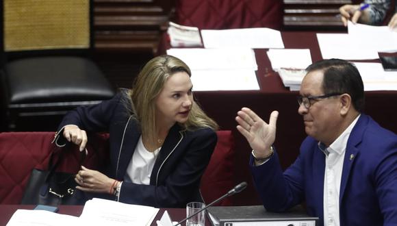 Luciana León, quien cuenta con impedimento de salida del país por 36 meses, participa este miércoles de la sesión de la Comisión Permanente. (Foto:  César Campos / GEC)