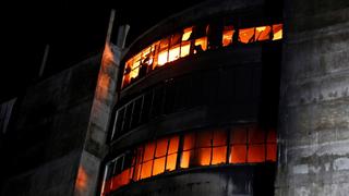 Al menos 52 muertos y 25 heridos deja un incendio en una fábrica de alimentos de Bangladesh | FOTOS