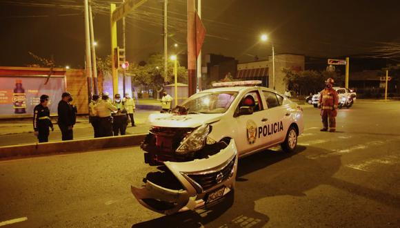 El accidente ocurrió entre cruce de las avenidas Alejandro Velasco Astete con Angamos Este. (Foto: César Grados)