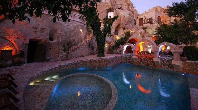 Conoce este mágico hotel construido en un monasterio de piedra - 2