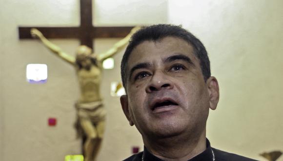 Imagen referencial| El obispo católico nicaragüense Rolando Álvarez habla a la prensa en la iglesia Santo Cristo de Esquipulas en Managua, el 20 de mayo de 2022. (Foto : AFP).