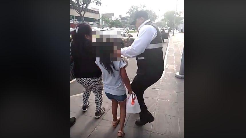 Municipalidad de San Isidro separó de sus funciones a dos agentes de fiscalización que arrebataron mercadería a mujer. (Captura: Facebook)