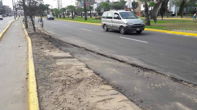 Sardineles y pistas de la avenida Universitaria