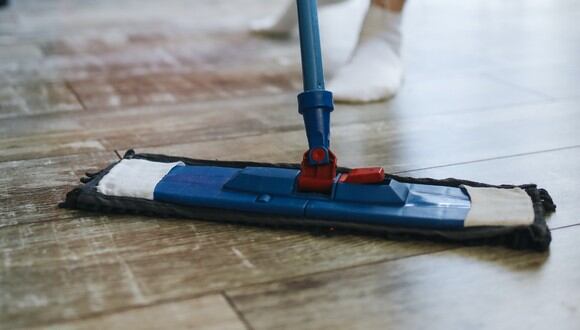 Sigue estos consejos para limpiar adecuadamente el piso de tu cocina. (Foto: Pexels)