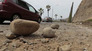Costa Verde: piedra de acantilado cayó sobre auto en Barranco