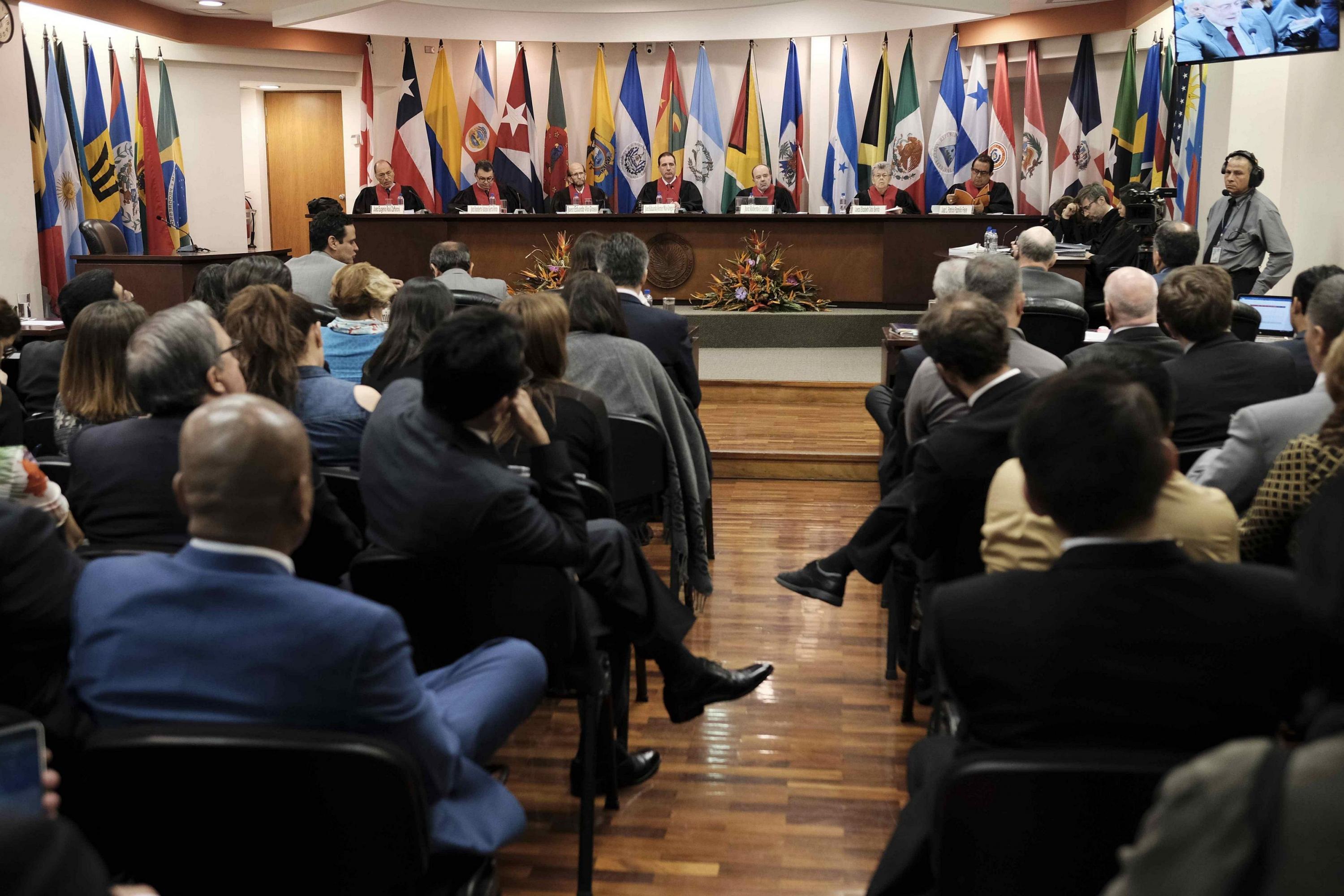 La sesión referida a la revisión de la sentencia de los casos Barrios Altos y La Cantuta se inició pasado el mediodía y finalizó a la 1:34 p.m. (Foto: EFE)