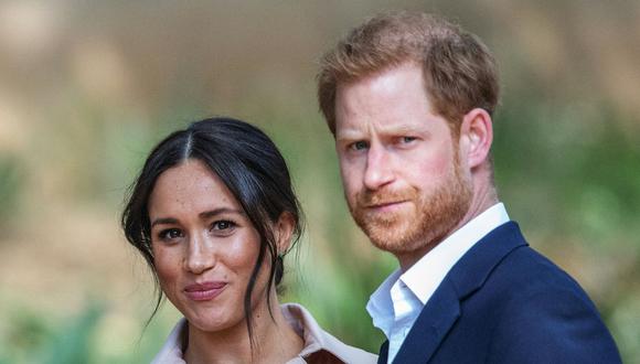 En esta foto de archivo tomada el 2 de octubre de 2019, el príncipe Harry, duque de Sussex (derecha) y Meghan, duquesa de Sussex (izquierda) son vistos en Johannesburgo. (Michele Spatari / AFP).