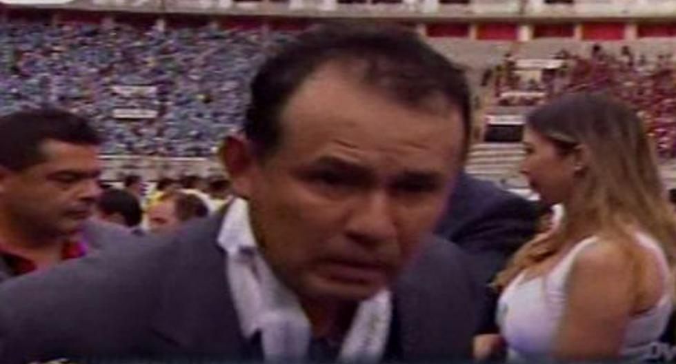 Juan Reynoso ignoró a Edwin Oviedo durante la premiación del Sporting Cristal vs Melgar. (Foto: Captura)