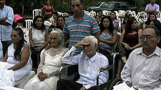 Ancianos paraguayos tardaron 80 años en celebrar su boda religiosa