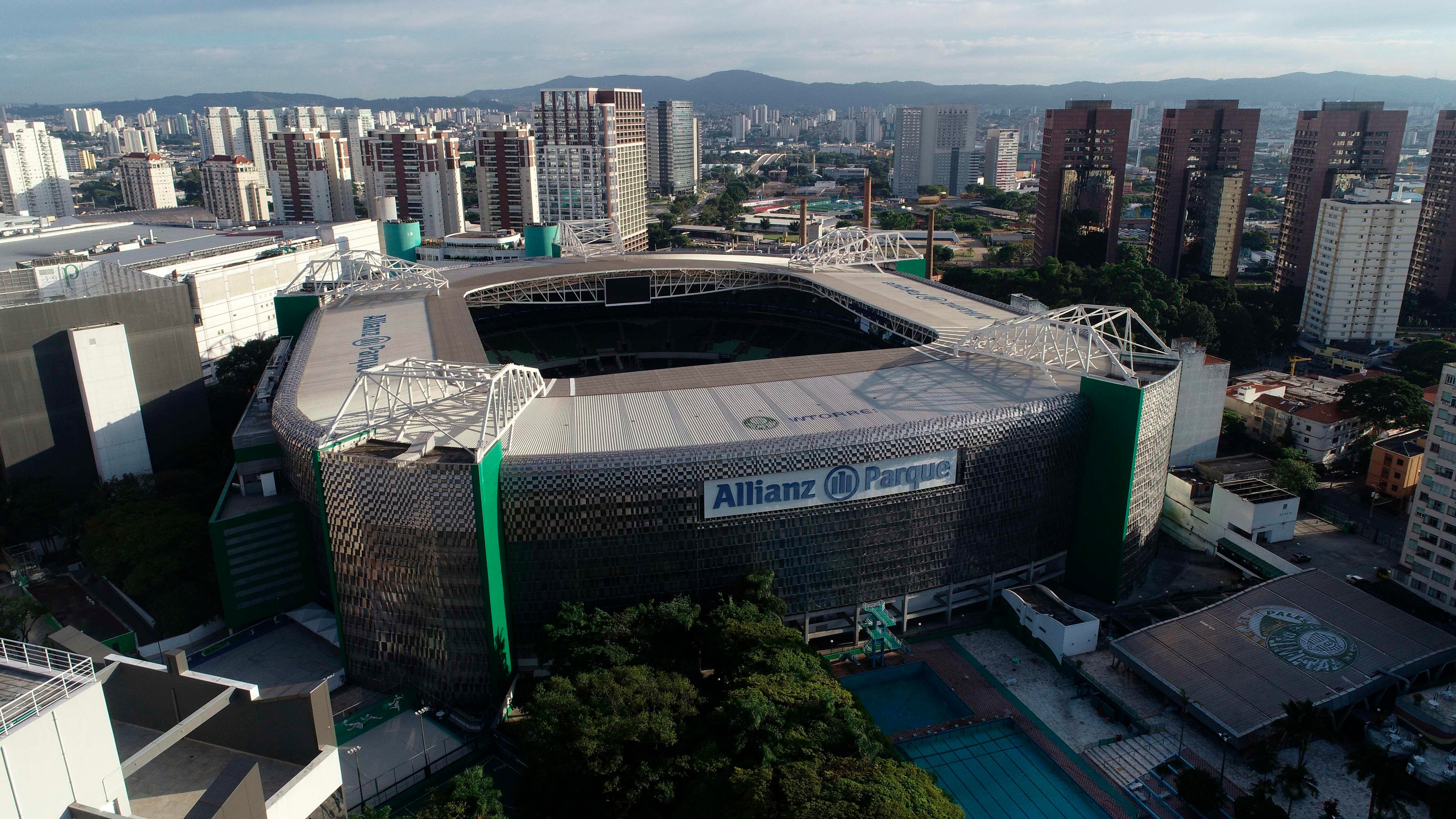 El brote del coronavirus en el mundo obligó a que los estadios de fútbol cerraran sus puertas indefinidamente. (Foto: EFE)