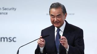 Las relaciones entre China y Rusia son “sólidas como una roca”, asegura Wang Yi