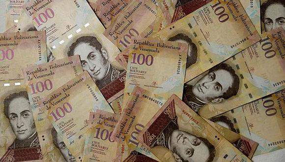 El dólar cotizó a&nbsp;5,813.74 bolívares venezolanos en la jornada del lunes. (Foto: AFP)