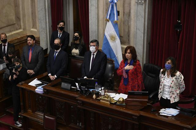 El Senado, liderado por la vicepresidenta Cristina Kirchner, inició la sesión del plenario y luego lo hizo la Cámara de Diputados. (AFP/JUAN MABROMATA).