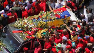 Los restos de Hugo Chávez llegaron a la Academia Militar