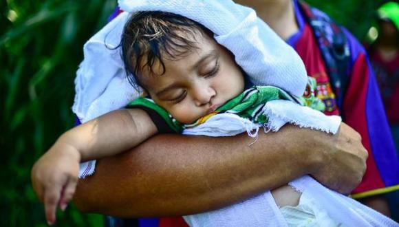 En meses recientes, el número de familias cruzando la frontera a Estados Unidos se ha disparado. (Foto: Getty Images)
