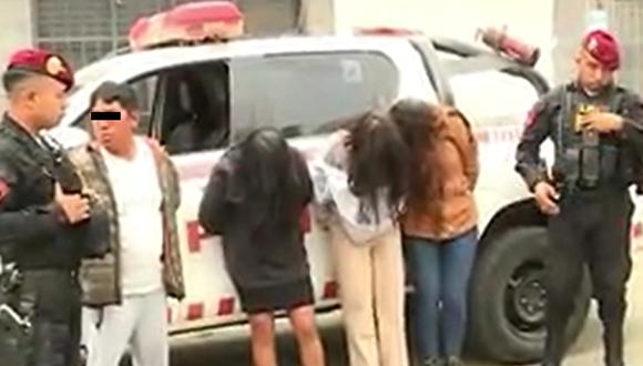 Tres jóvenes y un conductor de taxi fueron acusados de 'pepear' y robarle sus pertenencias a un hombre en Ate. (Foto: Captura / América Noticias)