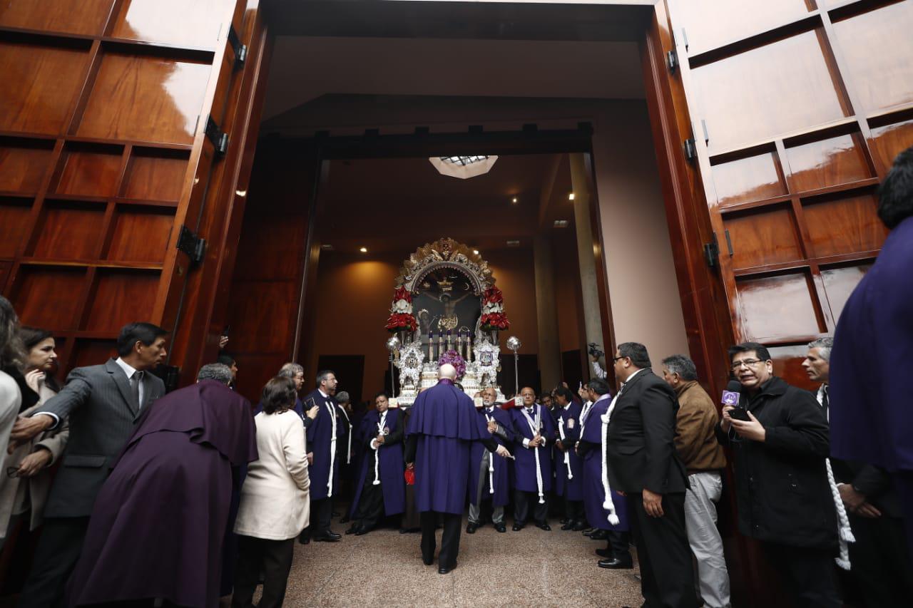El Señor de los Milagros inició su recorrido tras salir del Monasterio de las Madres Nazarenas. (Foto: César Campos/GEC)