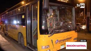 Accidente entre alimentador del Metropolitano y combi deja al menos 10 heridos | VIDEO 