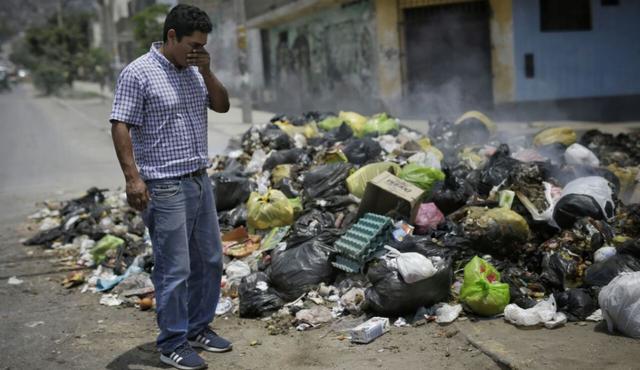 El distrito de Villa María del Triunfo se ha convertido en basurero tras captura de alcalde. (Anthony Niño de Guzman / El Comercio)