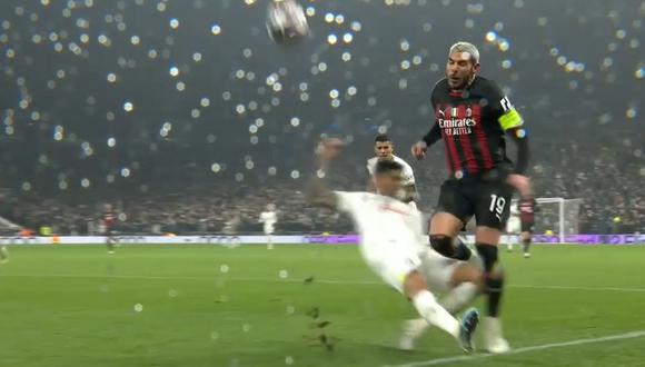 'Cuti' Romero se fue expulsado del Tottenham vs. Milan por Champions League.