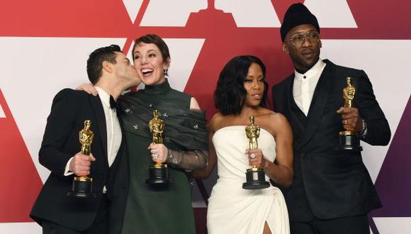 Oscars 2019 GANADORES | La gala de los Oscar 2019 consagró a "Green Book" como la mejor película. En la imagen, el equipo de la cinta festeja el galardón (Foto: AFP)