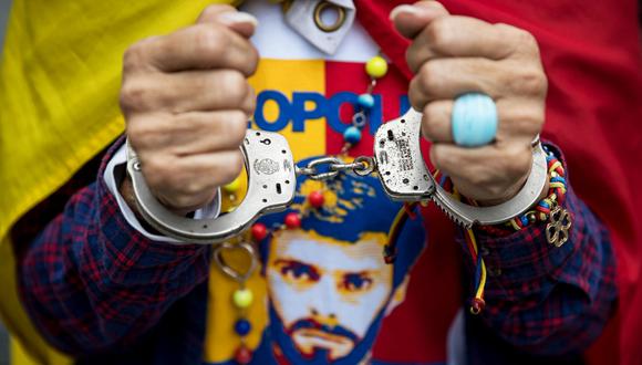 Leopoldo López fue apresado el 18 de febrero de 2014 y condenado luego a casi 14 años de prisión por delitos asociados con una marcha antigubernamental en Venezuela. (Foto: EFE/Miguel Gutiérrez)