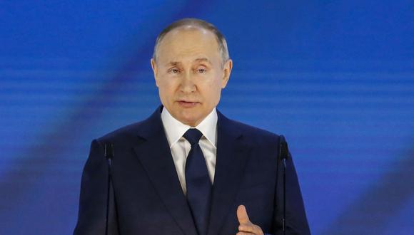 El presidente ruso Vladimir Putin pronuncia su discurso anual sobre el estado de la nación en la Sala de Exposiciones Manezh, en Moscú, el 21 de abril de 2021. (Alexander Zemlianichenko / POOL / AFP).