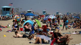 Las playas de EE.UU. se llenan de gente cuando los muertos por coronavirus se acercan a los 100.000 | FOTOS