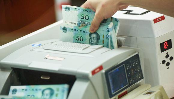 Billetes nuevos de 50 yuanes. (Foto de AFP)