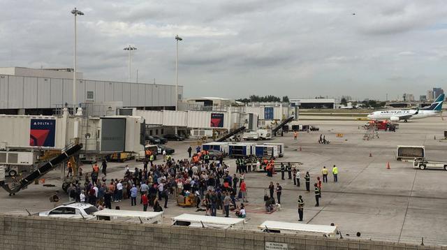 Evacúan a víctimas del tiroteo en aeropuerto de Fort Lauderdale - 4