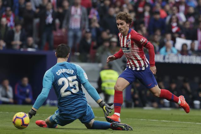 Real Madrid vs. Atlético Madrid: el gol de Griezmann lleno de suspenso debido a la intervención del VAR. (Foto: AFP)