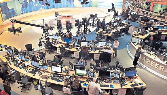 Al Jazeera lleva poco más de dos décadas en el aire y tiene unos tres mil empleados. (AP)