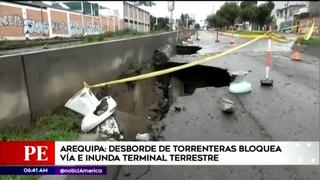 Arequipa: Vía bloqueada y viviendas colapsadas tras desborde de torrenteras 