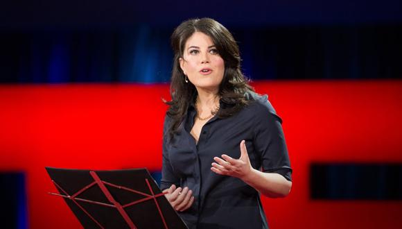 Mónica Lewinski, exbecaria de la Casa Blanca, al brindar una charla TED sobre la humillación pública. Foto: Difusión.