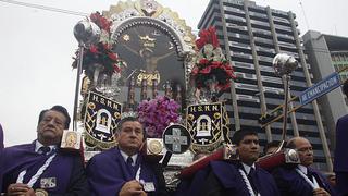 La imagen del Señor de los Milagros recorre las calles de Lima